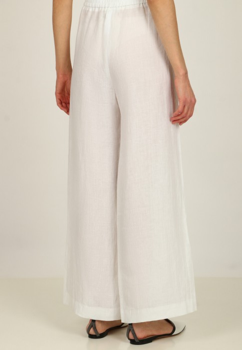 Товар белого цвета с внутренней стороны