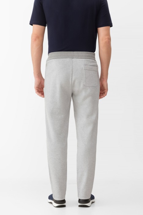 брюки  по цене 136000 руб вид справа