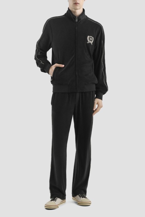 Товар черного цвета с внутренней стороны