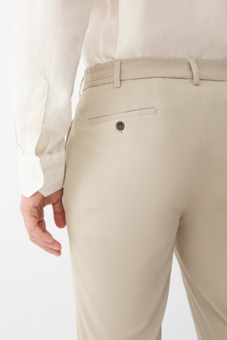 Товар бежевого цвета с внутренней стороны