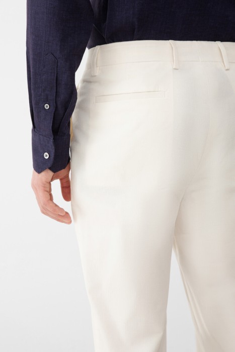 Товар белого цвета с внутренней стороны