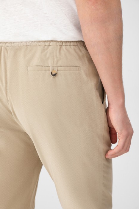 Товар бежевого цвета с внутренней стороны