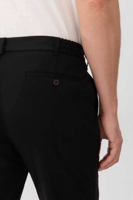 Товар черного цвета с внутренней стороны