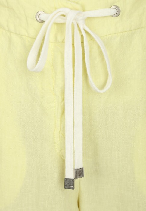 Товар желтого цвета с внутренней стороны