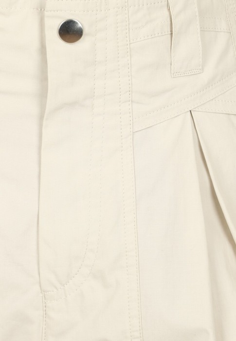 Товар бежевого цвета с внутренней стороны