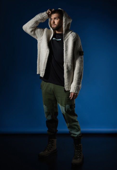 брюки  от бренда stone island вид слева