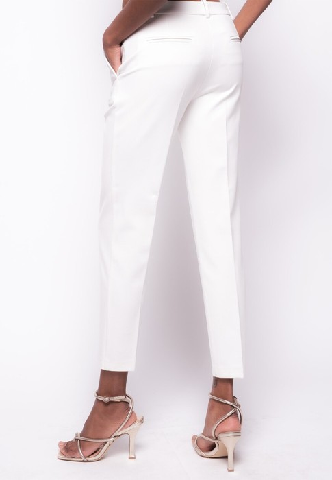 Товар белого цвета с внутренней стороны