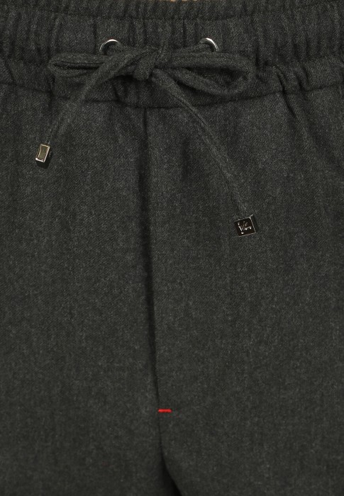 брюки  из проверенных материалов спереди