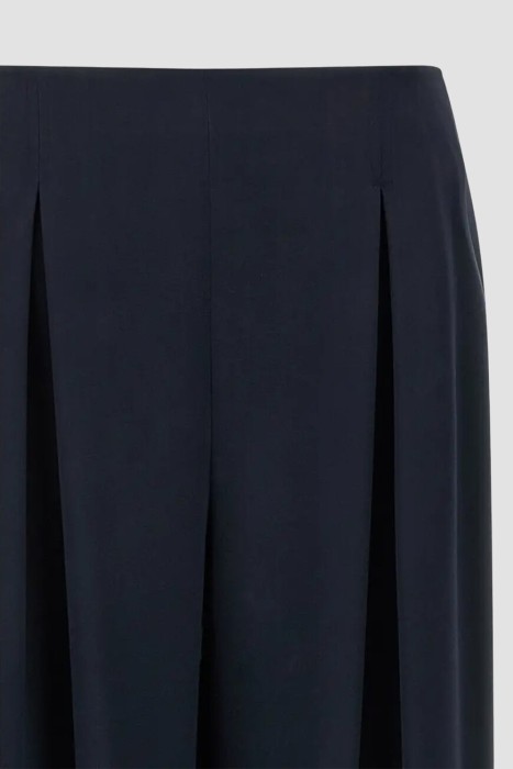 Товар синего цвета с внутренней стороны