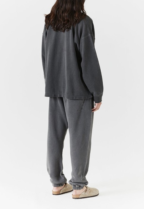 брюки  от бренда maharishi вид слева