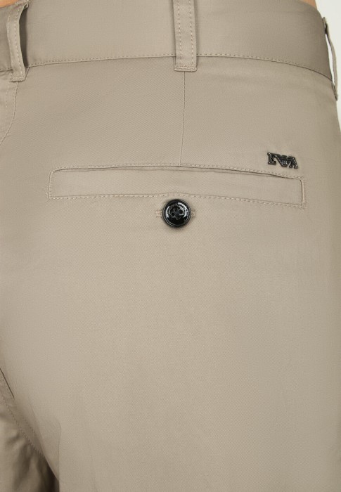 Товар коричневого цвета с внутренней стороны