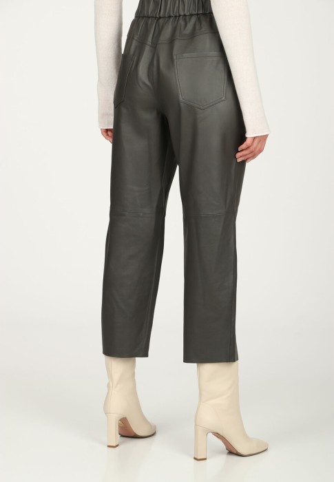 Товар серого цвета с внутренней стороны