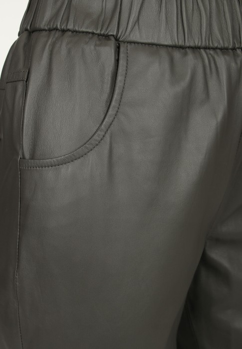 брюки  из проверенных материалов спереди