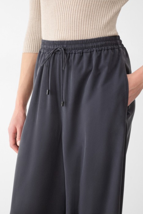 брюки  из италии вид сбоку