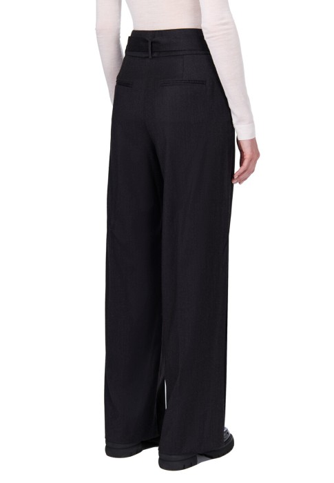 Товар серого цвета с внутренней стороны