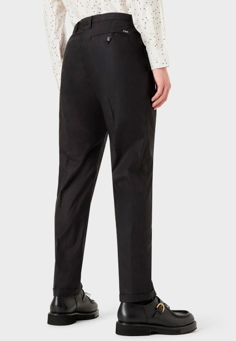 Товар черного цвета с внутренней стороны