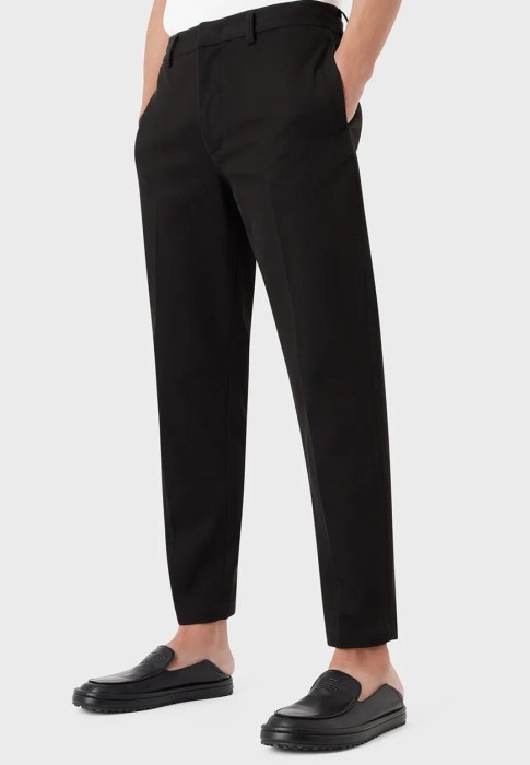 Товар черного цвета с внутренней стороны