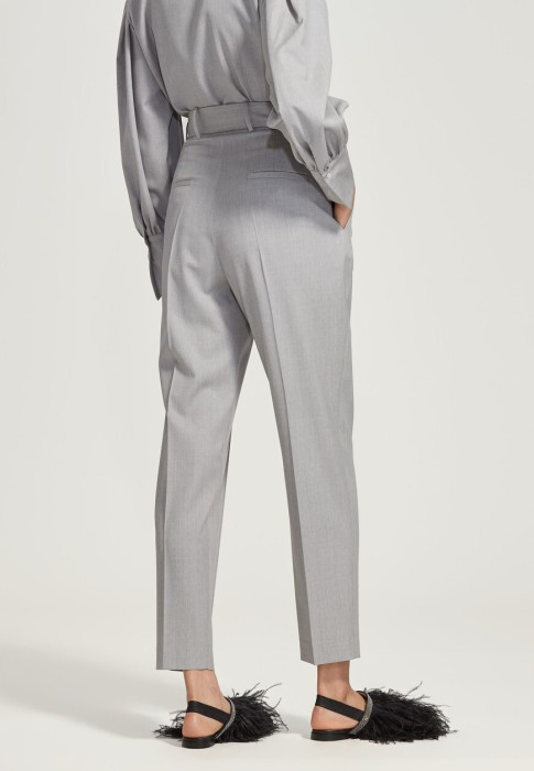 Товар серого цвета с внутренней стороны