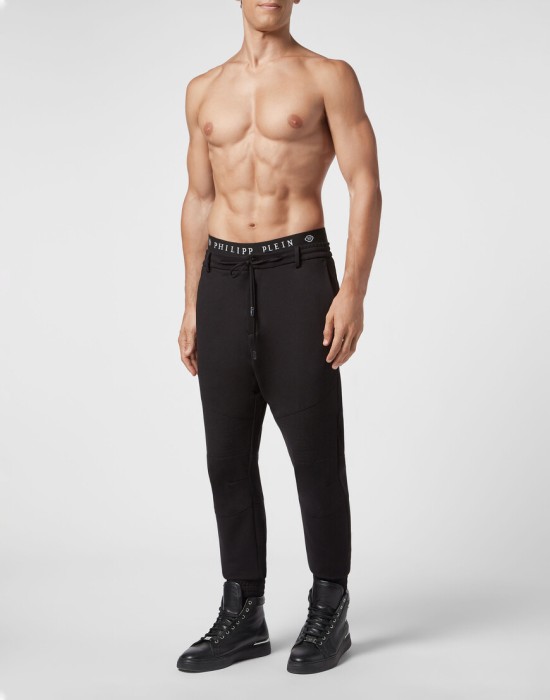 Товар черного цвета с внутренней стороны