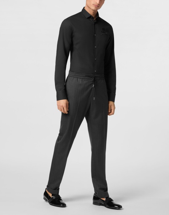 Товар черного цвета с внутренней стороны