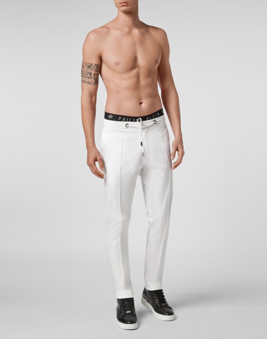 Товар белого цвета с внутренней стороны