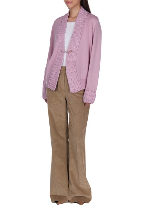 Товар бежевого цвета с внутренней стороны