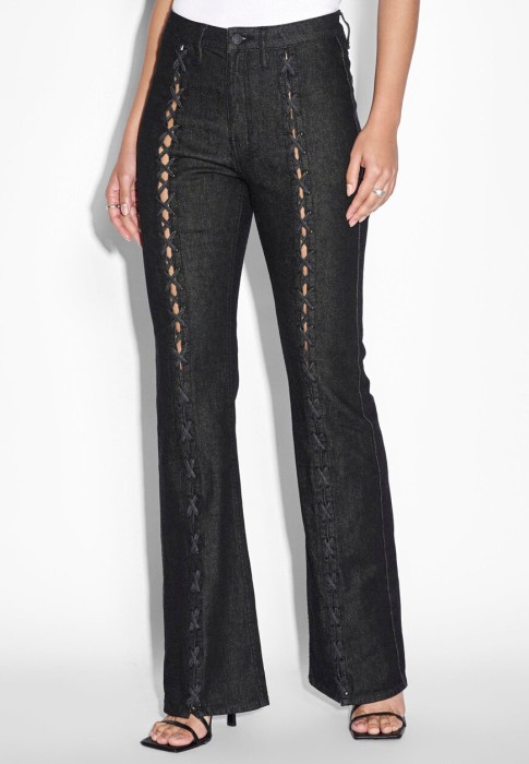 Товар черного цвета с внутренней стороны