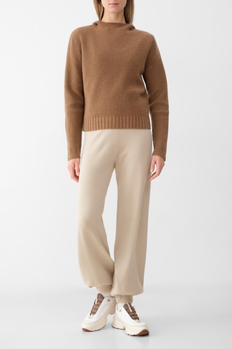 Товар кремового цвета с внутренней стороны