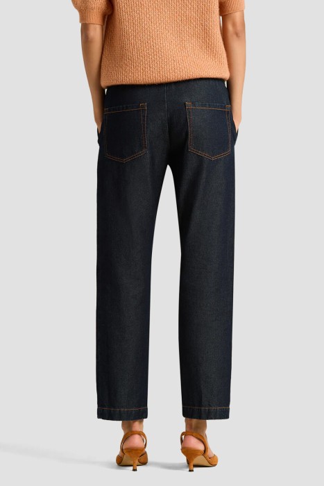 брюки  по цене 130000 руб вид справа