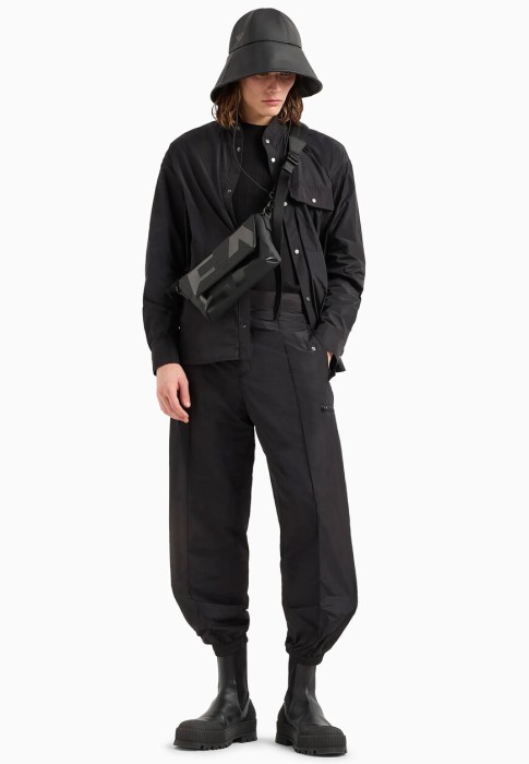 брюки  от бренда emporio armani вид слева