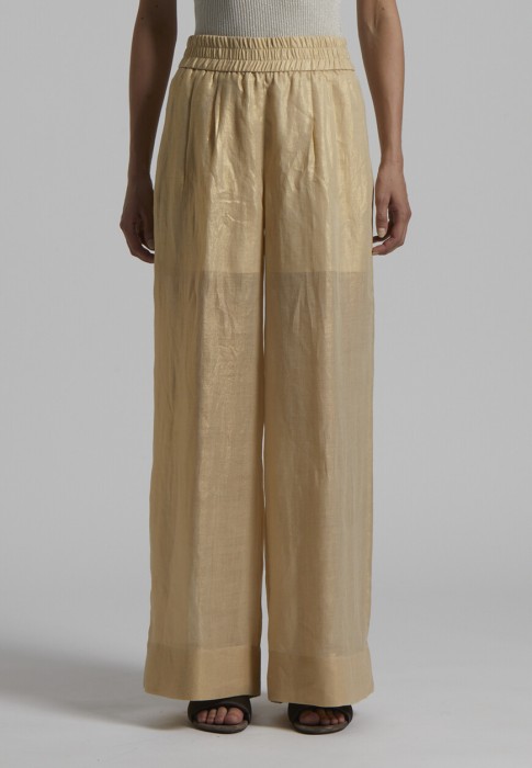 Товар бежевого цвета с внутренней стороны