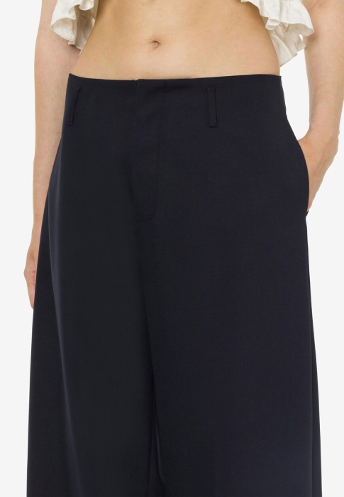 Товар синего цвета с внутренней стороны