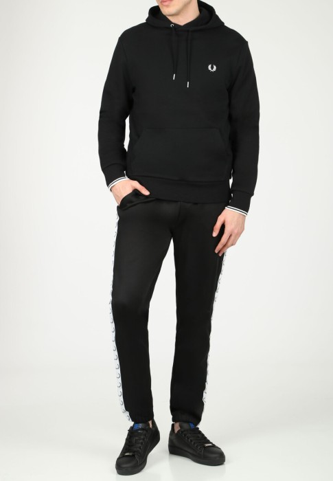 брюки  от бренда fred perry вид слева