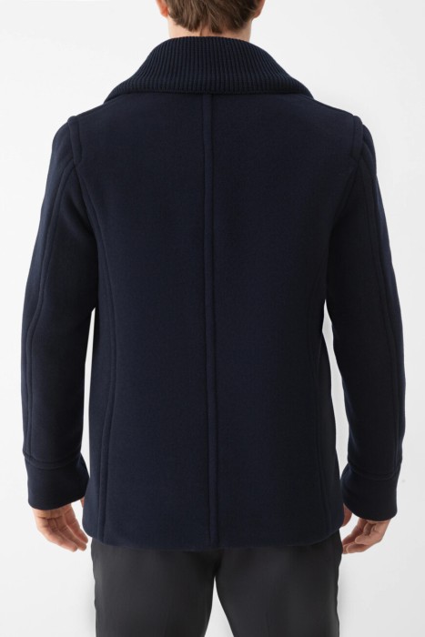 бушлат  по цене 58000 руб вид справа