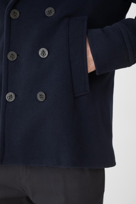 Товар синего цвета с внутренней стороны