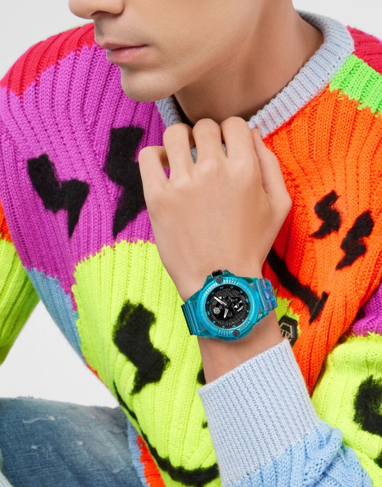 Товар черного цвета с внутренней стороны