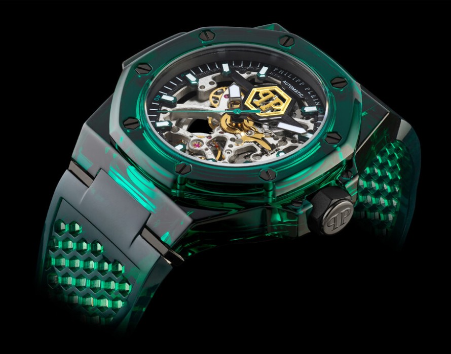 Товар зеленого цвета с внутренней стороны