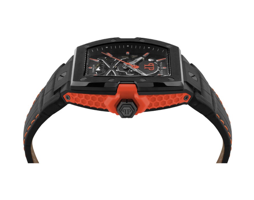 Товар черного цвета с внутренней стороны