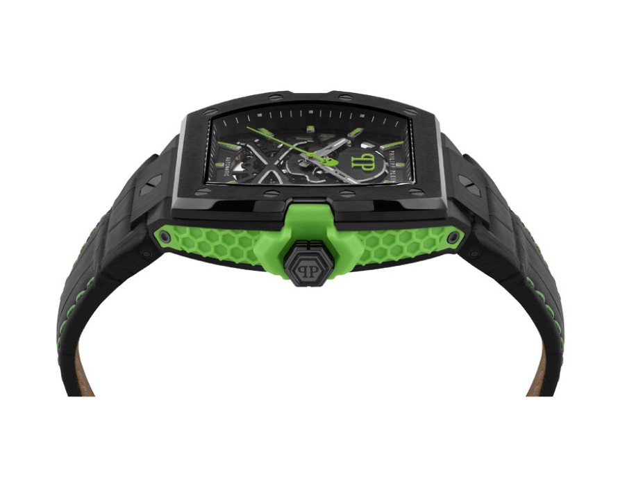 Товар черного цвета с внутренней стороны