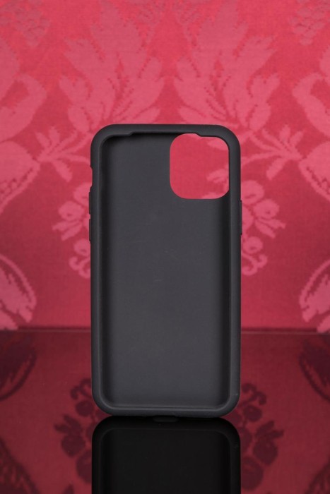 Товар черного цвета с внутренней стороны