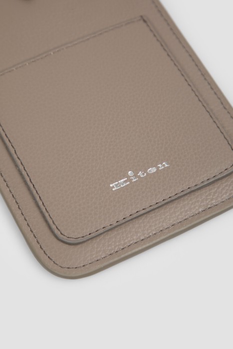 Товар бежевого цвета с внутренней стороны