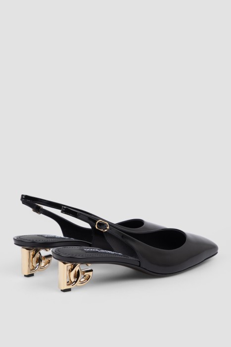 Товар черного цвета с внутренней стороны