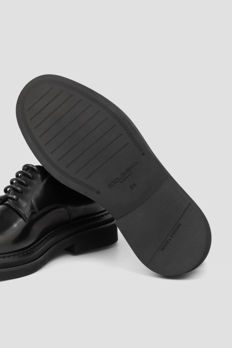 дерби  универсального стиля с лицевой стороны