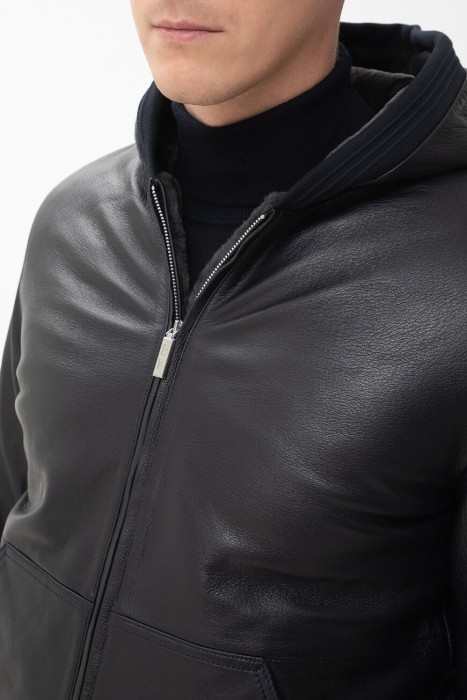 Товар синего цвета с внутренней стороны