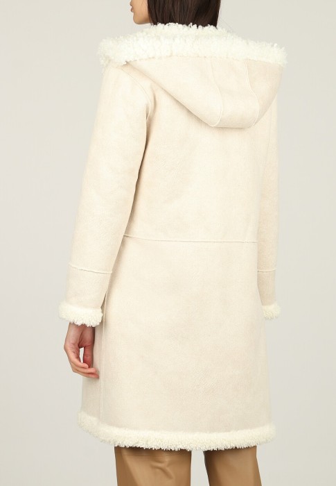 Товар белого цвета с внутренней стороны