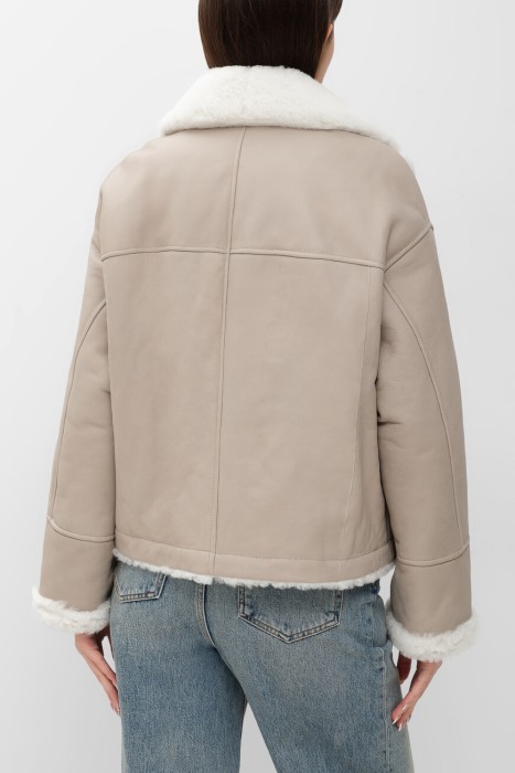 дубленка  по цене 753900 руб вид справа