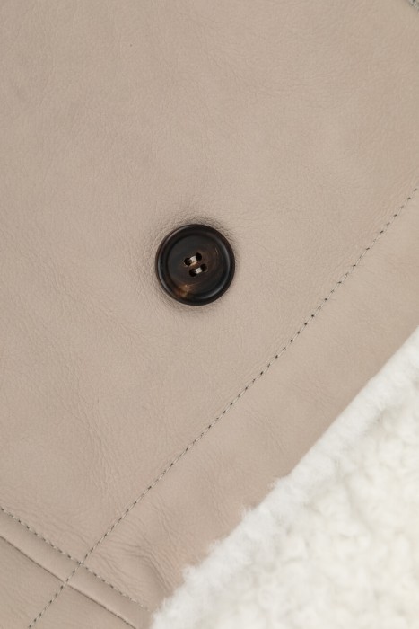 дубленка  спортивного стиля с лицевой стороны