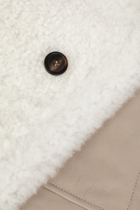 дубленка  для взрослого возраста с изнаночной стороны