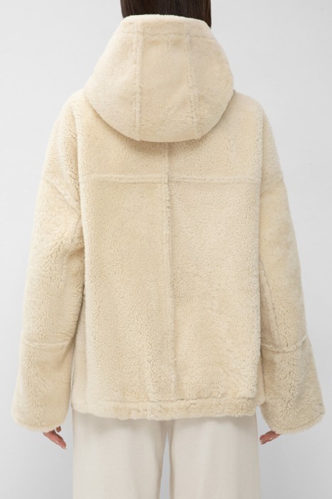 дубленка  универсального стиля с лицевой стороны