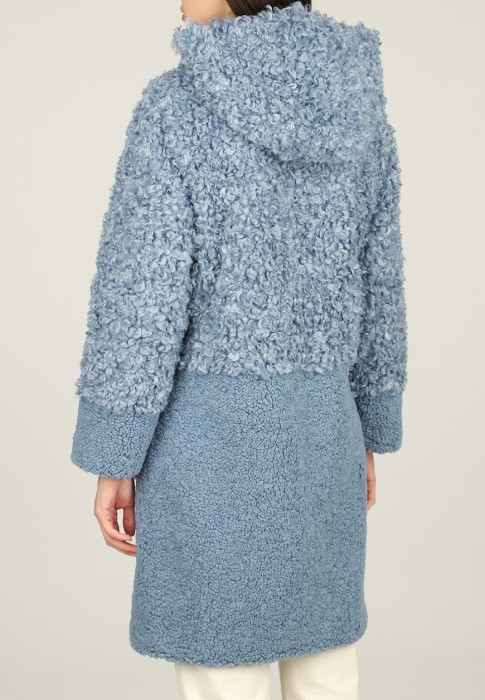 Товар синего цвета с внутренней стороны